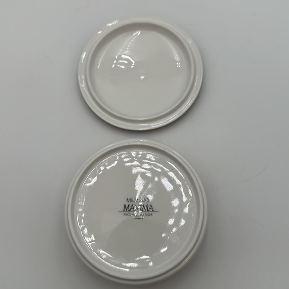 Mikasa Maxima Japan Holiday Fleur Covered Pointsettia Candy/Trinket Box - Picture 5 of 16